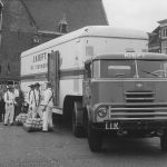 1957: DAF 2000 DO op de kaasmarkt in Alkmaar