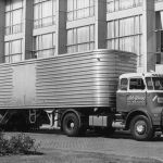 1964: DAF 2002 DO trekker oplegger